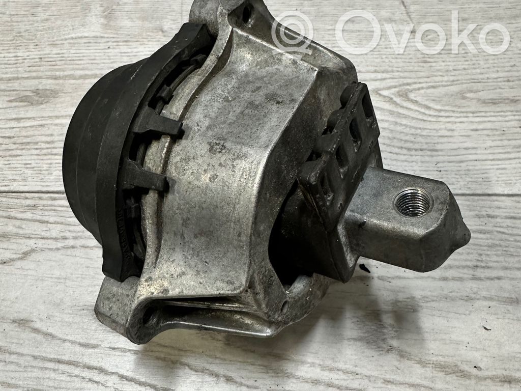BMW 5 G30 G31 G38 Engine mount bracket 