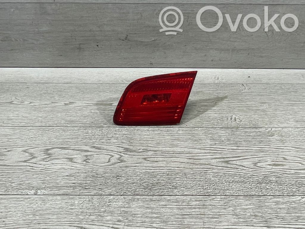 BMW 3 E92 E93 Aizmugurējais lukturis pārsegā 