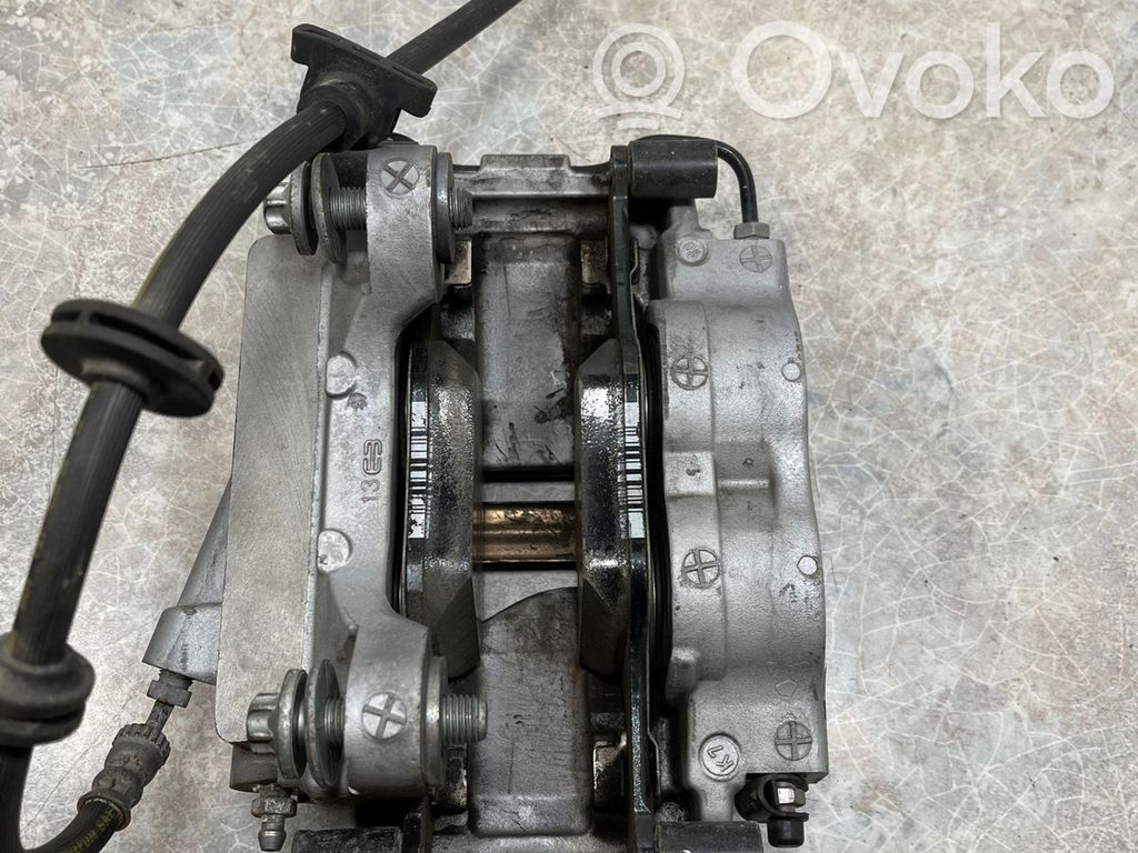 BMW 7 G11 G12 Передний суппорт 