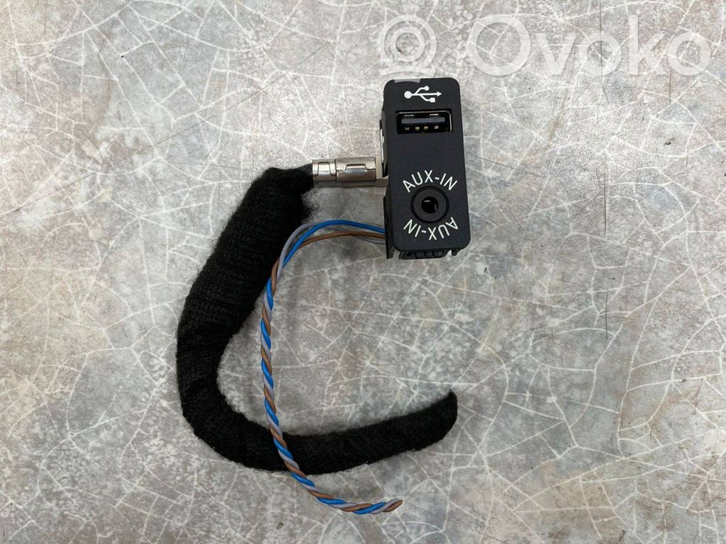 BMW 3 F30 F35 F31 USB socket connector 