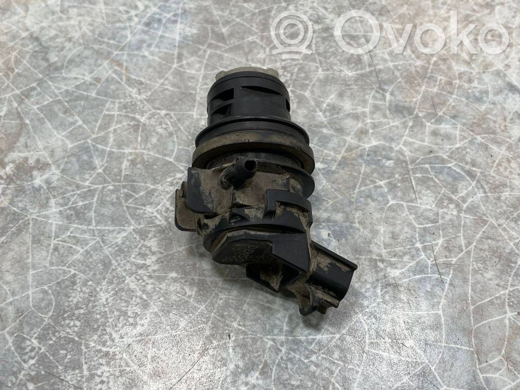 Lexus IS 220D-250-350 Pompa spryskiwacza szyby przedniej / czołowej 