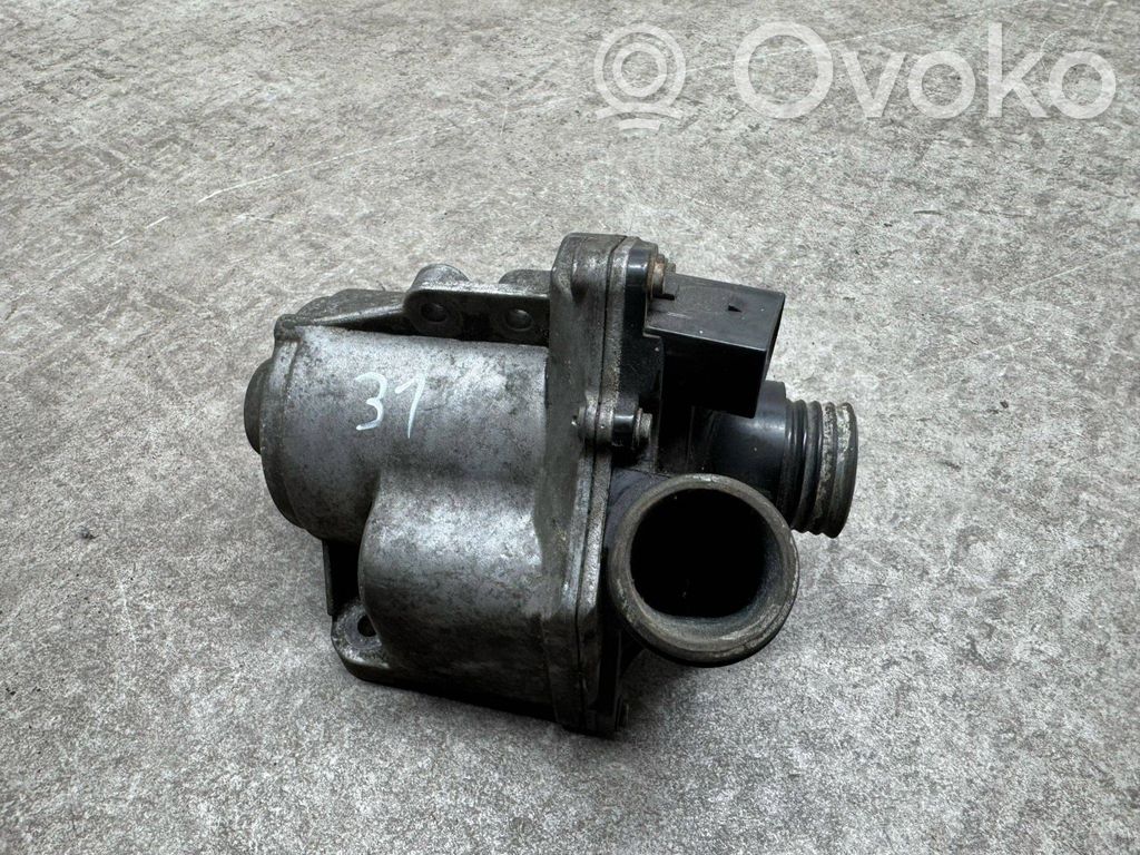 BMW 5 F10 F11 Water pump 
