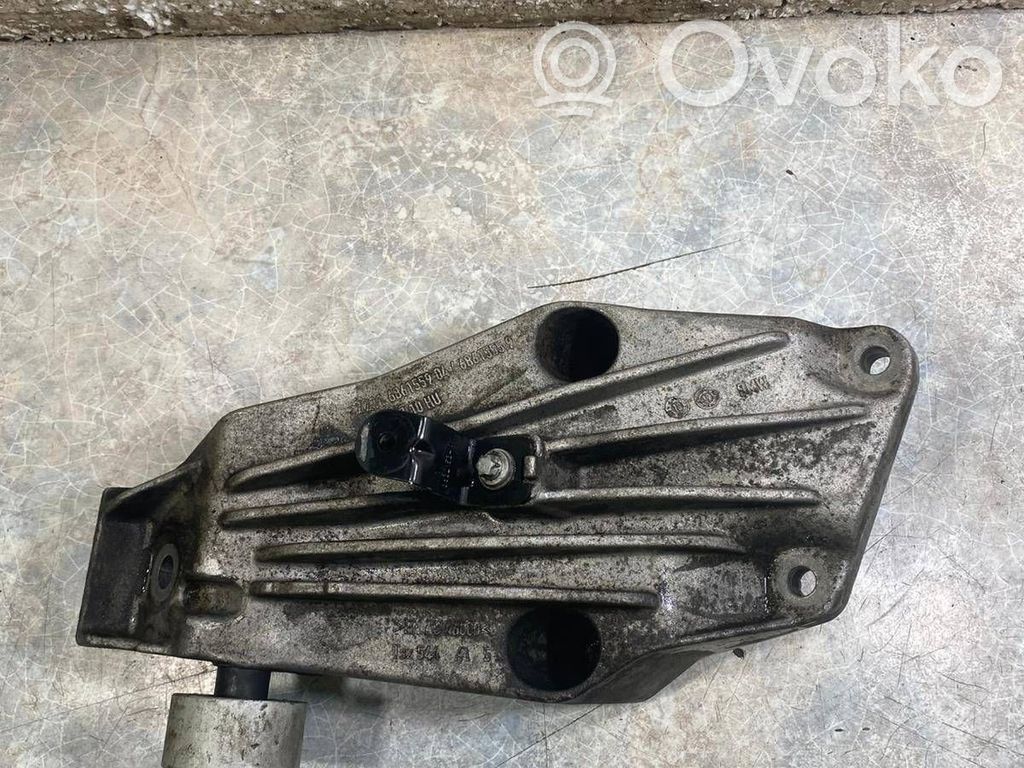 BMW 5 G30 G31 G38 Engine mounting bracket 