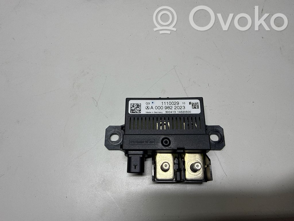 Mercedes-Benz E C207 W207 Relais Batterie 