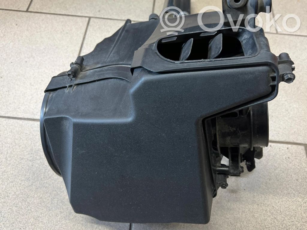 Ford Focus Air filter box 