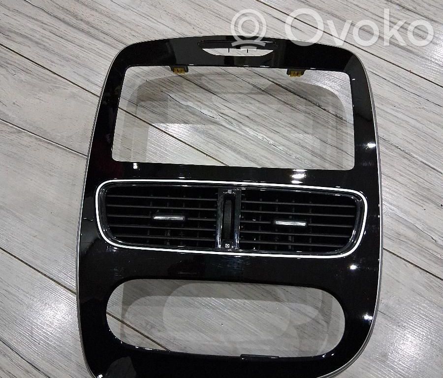 Renault Clio IV Отделка внутренней панели 