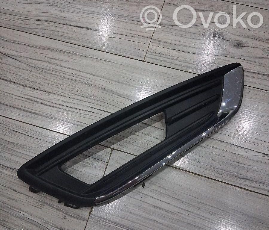 Ford Focus Front fog light trim/grill 