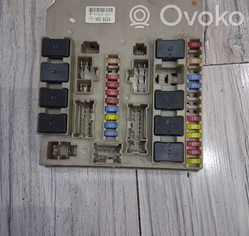 Renault Clio III Juego de caja de fusibles 