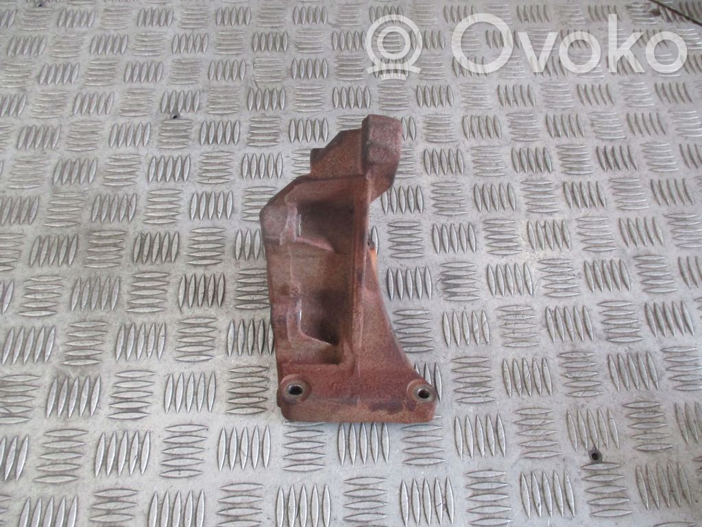 Peugeot 407 Engine mounting bracket 