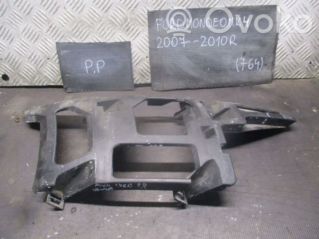 Ford Mondeo MK IV Soporte de montaje del parachoques trasero 