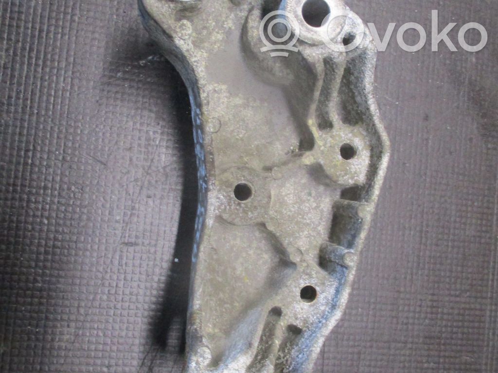 Opel Astra J Engine mounting bracket 