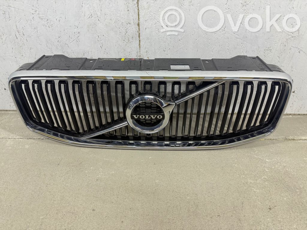 Volvo XC60 Etupuskurin ylempi jäähdytinsäleikkö 