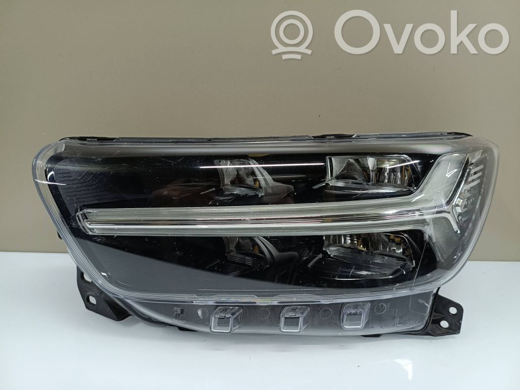 Volvo XC40 Lampa przednia 