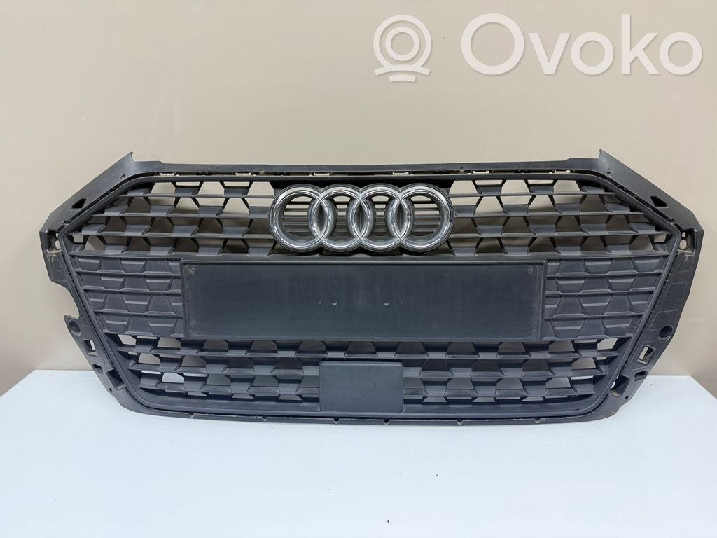 Audi A1 Etupuskurin ylempi jäähdytinsäleikkö 