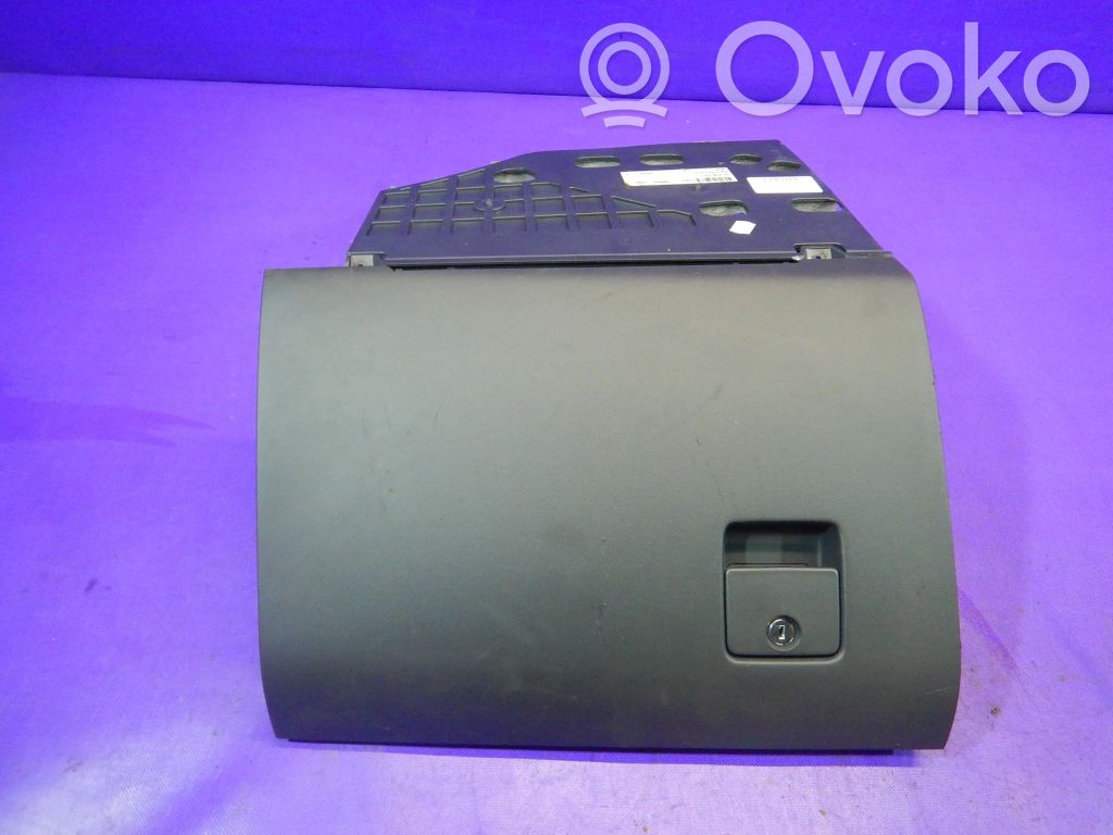 Opel Vectra C Glove box 