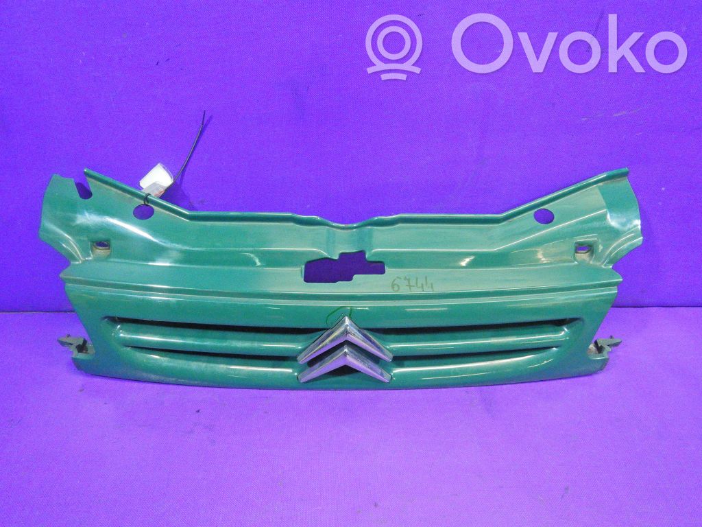 Citroen Berlingo Etupuskurin ylempi jäähdytinsäleikkö 