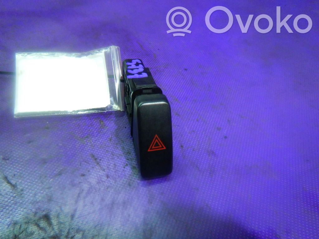 Botón interruptor de luz de peligro