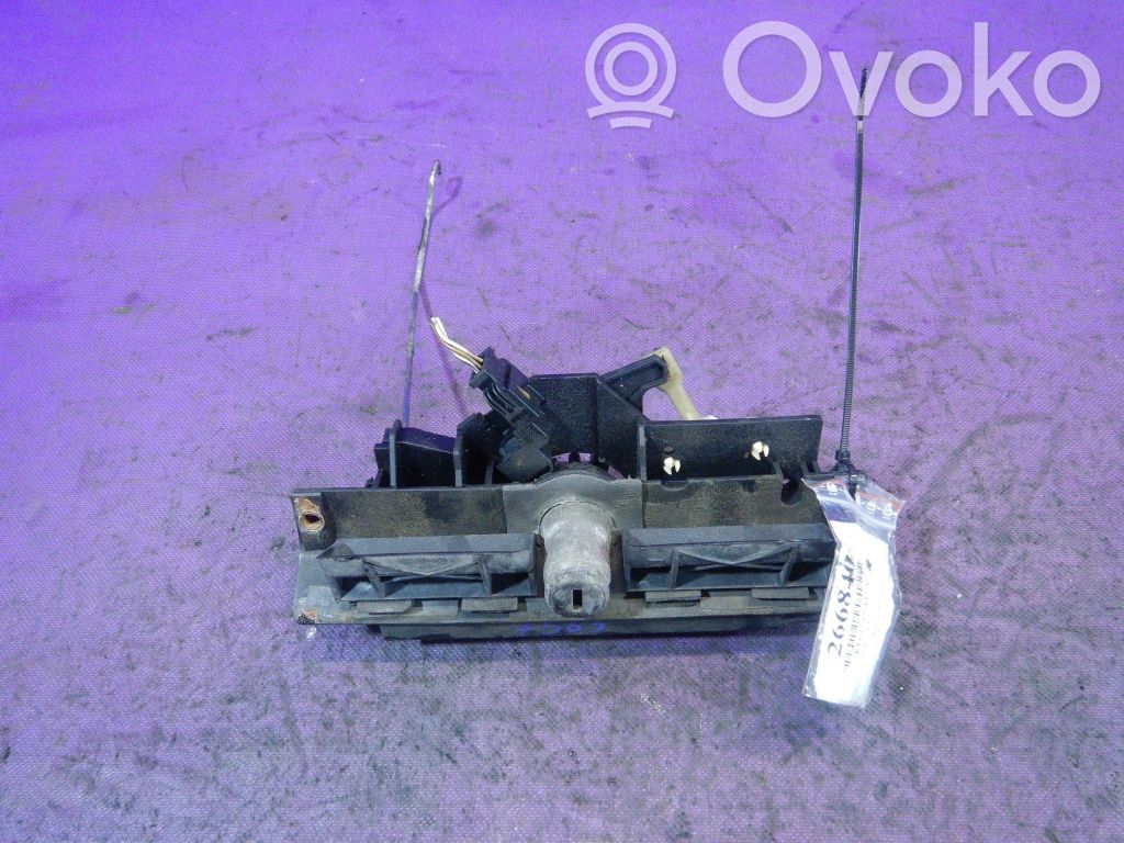 Tailgate/boot open switch button   8D9827778,8D9827778