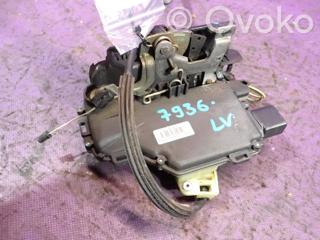 Volkswagen PASSAT B5.5 Serrure de porte avant
