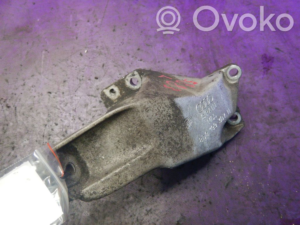 Audi A4 S4 B5 8D Engine mounting bracket 