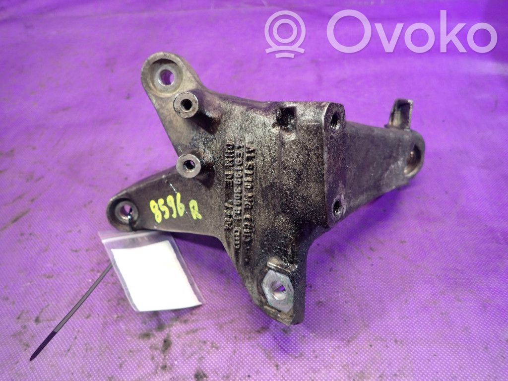 Audi A8 S8 D3 4E Engine mounting bracket 