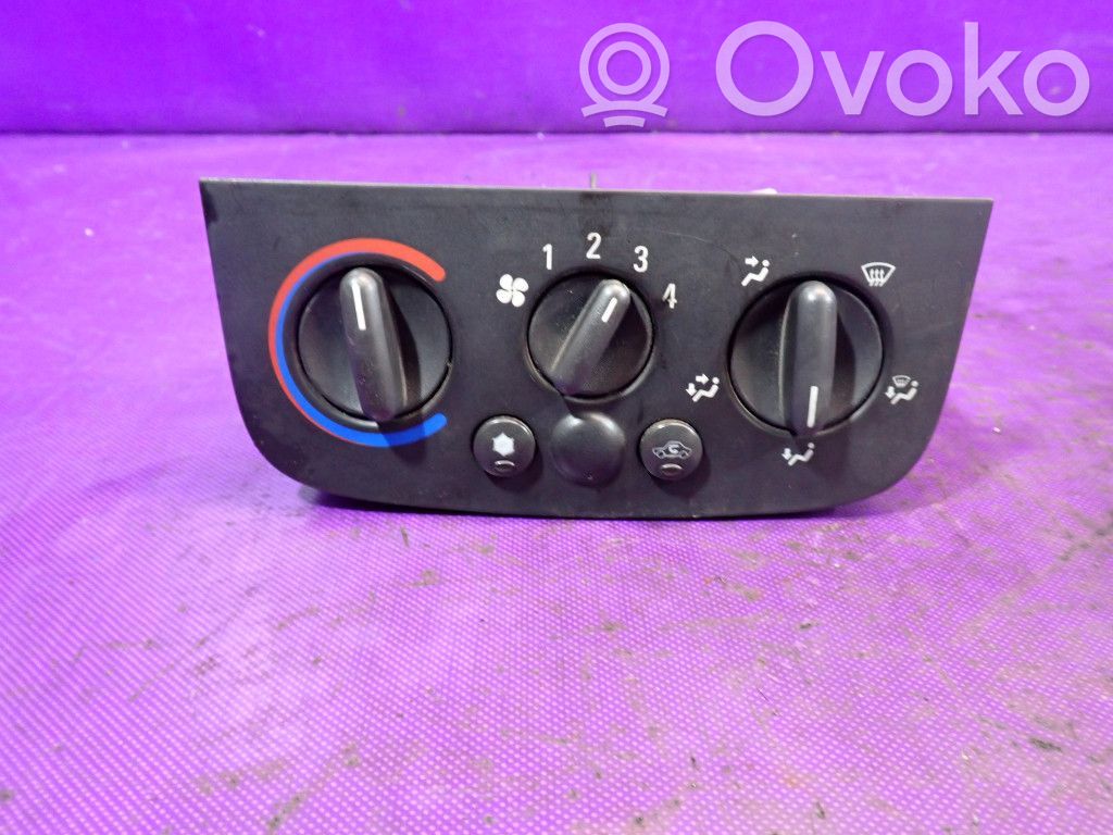 Opel Combo C Climate control unit 