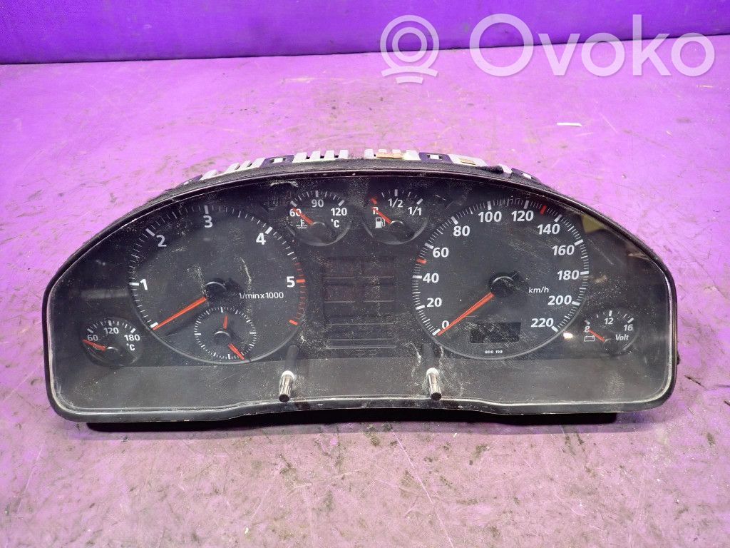Geschwindigkeitsmesser Cockpit