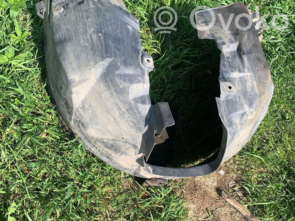 Front wheel arch liner splash guards