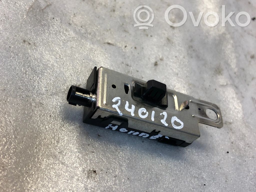 Ford Mondeo MK V Aerial antenna amplifier 