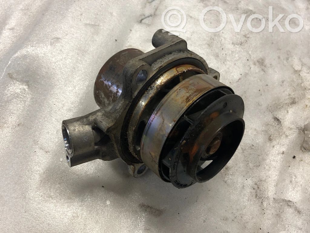 Volkswagen PASSAT B8 Pompa wody 