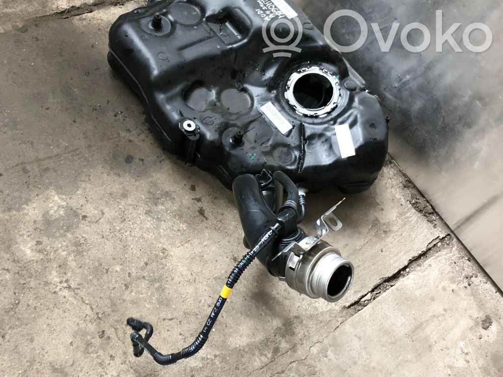 Audi A4 S4 B9 8W Zbiornik paliwa 