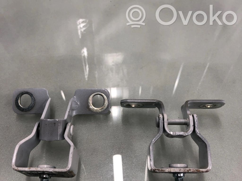 Tailgate/trunk/boot hinge   9832800680