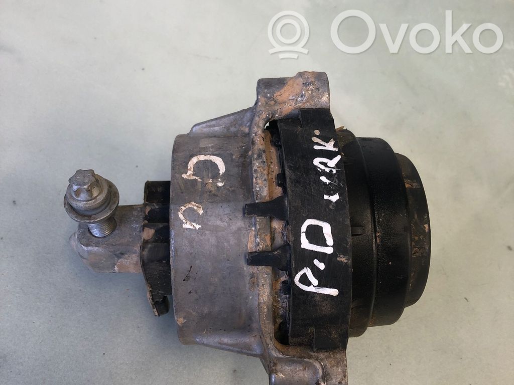 Engine mount bracket   848277201