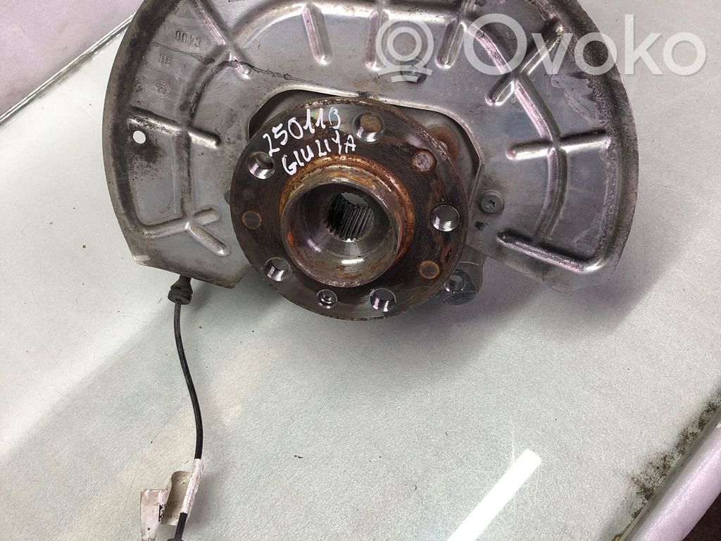 Alfa Romeo Giulia Taka-akselin pyöräntuenta 