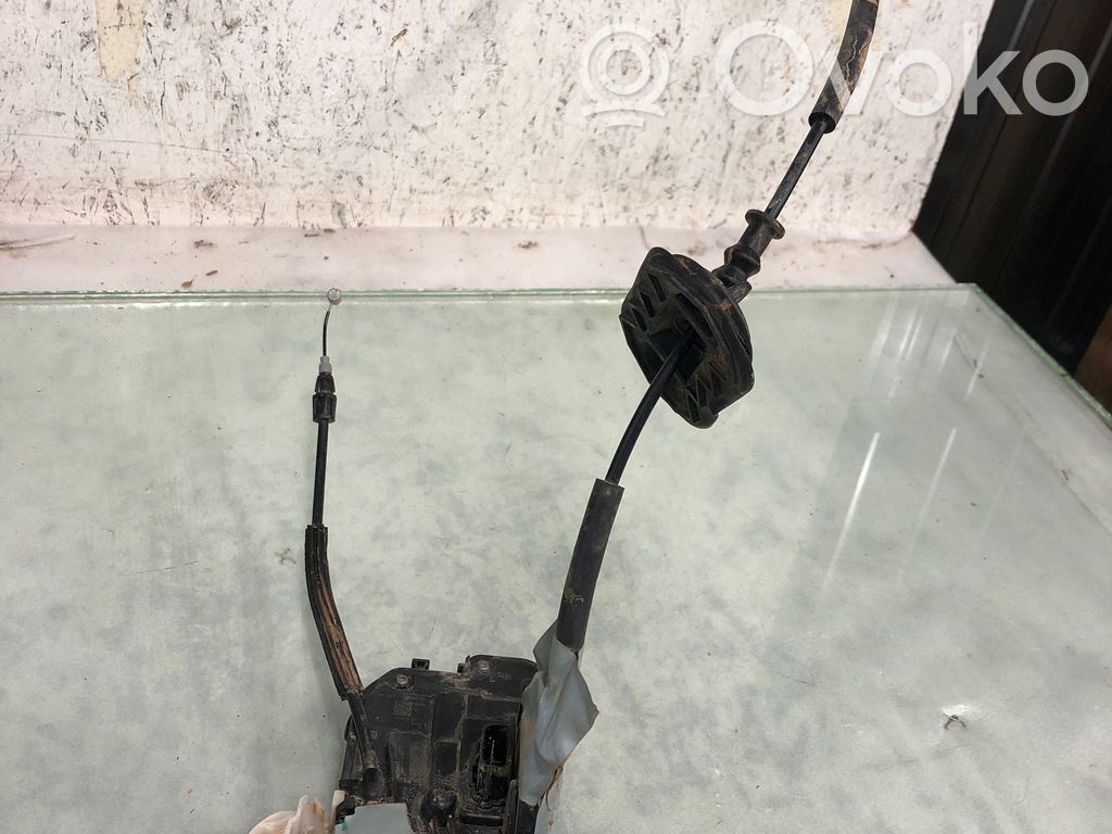 Ford Focus Priekšpusē slēdzene 