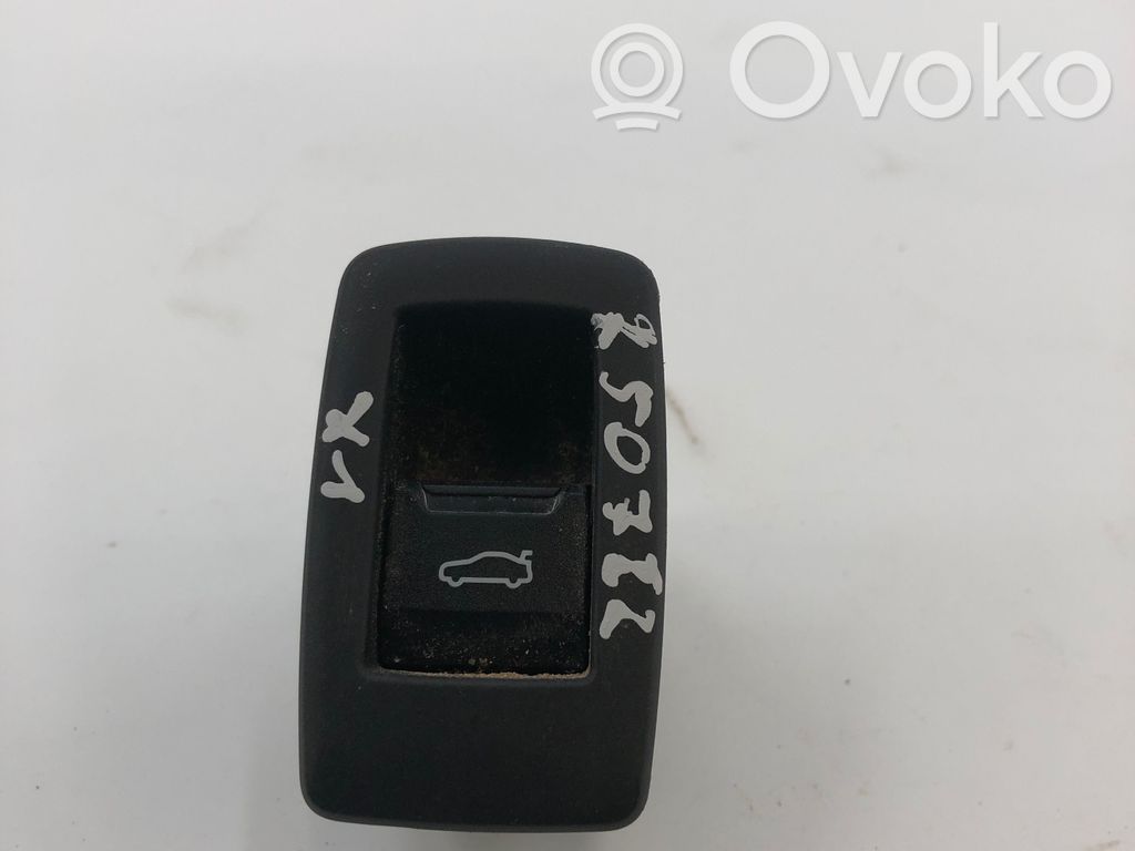 BMW X1 U11 Tailgate/boot open switch button 