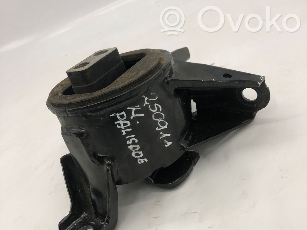 Engine mount bracket   S8400