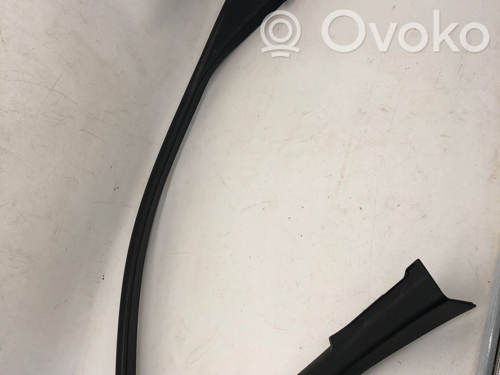 BMW X1 U11 Listwa / Uszczelka szyby drzwi przednich 