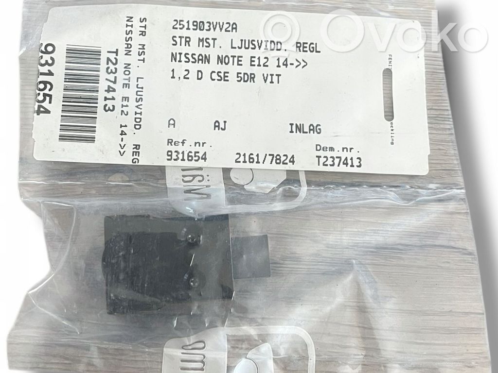 Nissan Note (E12) Interruttore di regolazione dell’illuminazione del quadro 