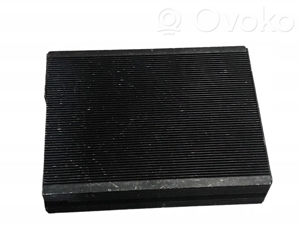 BMW 5 E39 Garso stiprintuvas 