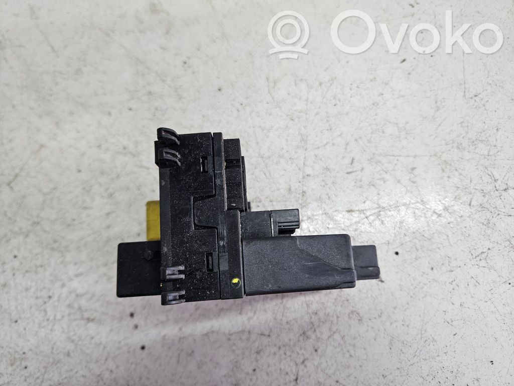 Mercedes-Benz E W210 Fuse module 