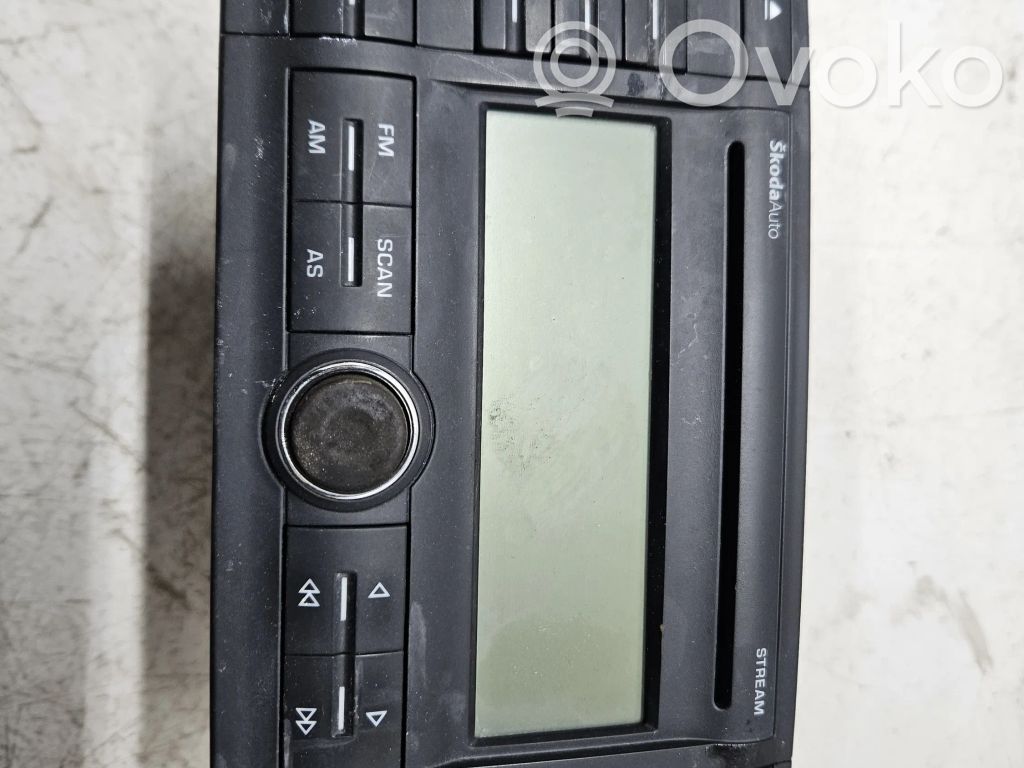 Skoda Octavia Mk2 (1Z) Panel / Radioodtwarzacz CD/DVD/GPS 