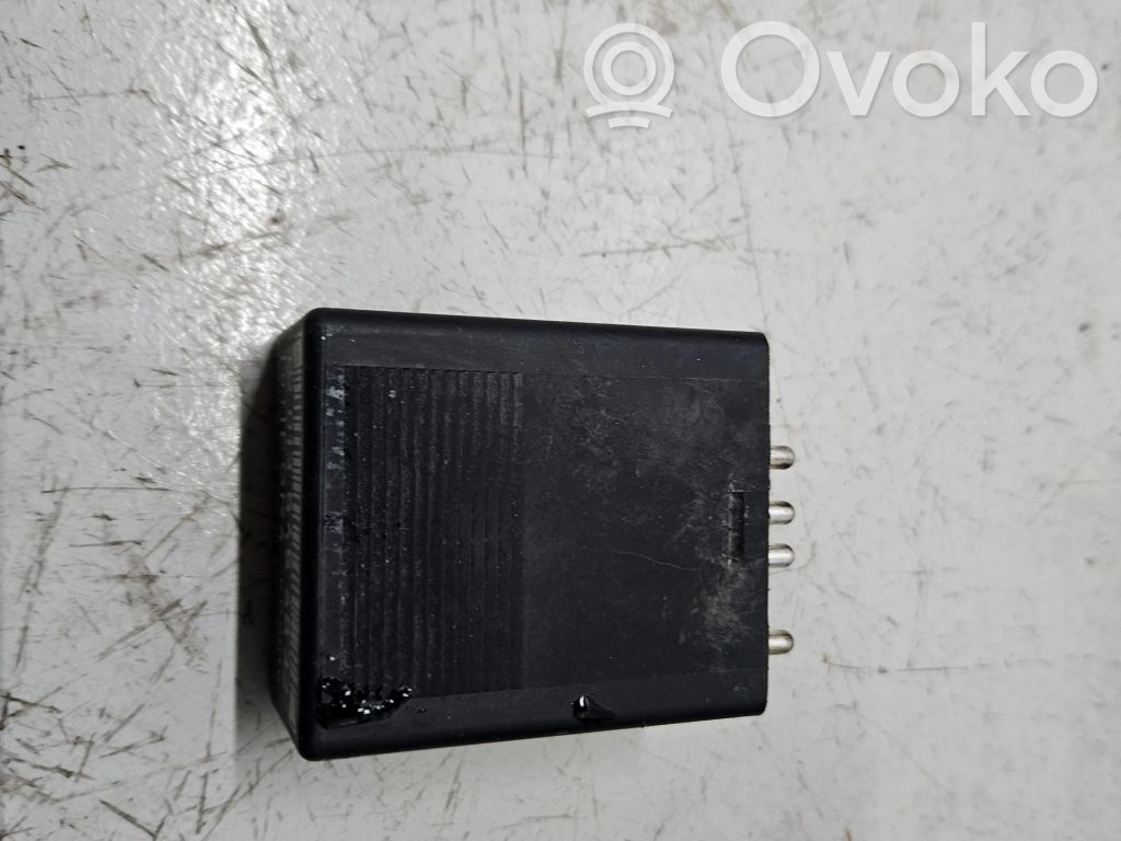 Mercedes-Benz C W202 Hazard warning light relay 