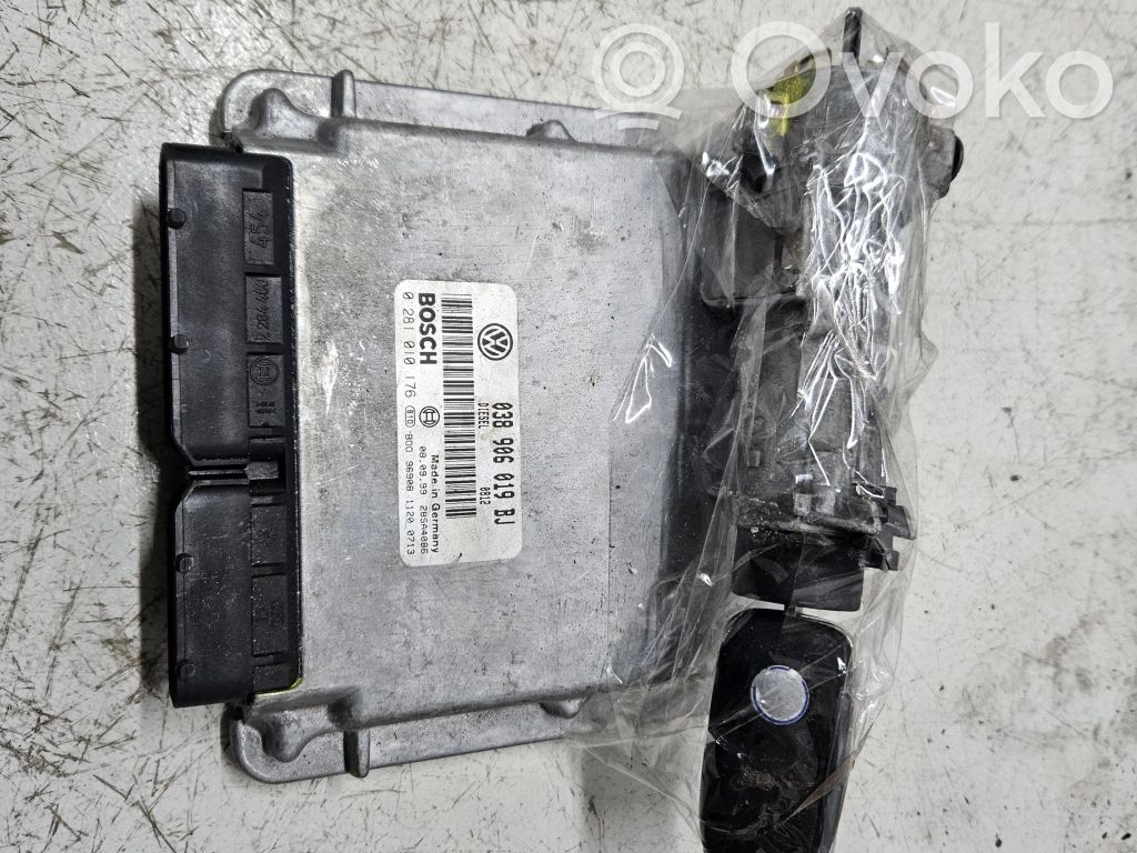 Volkswagen PASSAT B5 Engine control unit/module 