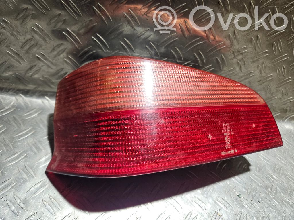 Peugeot 106 Galinis žibintas kėbule 