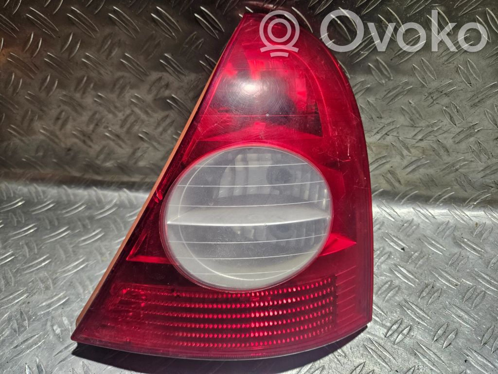 Renault Clio II Aizmugurējais lukturis virsbūvē 