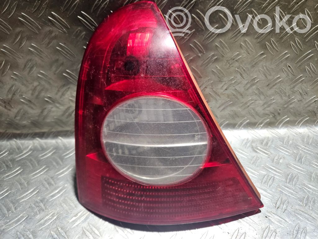 Renault Clio II Aizmugurējais lukturis virsbūvē 