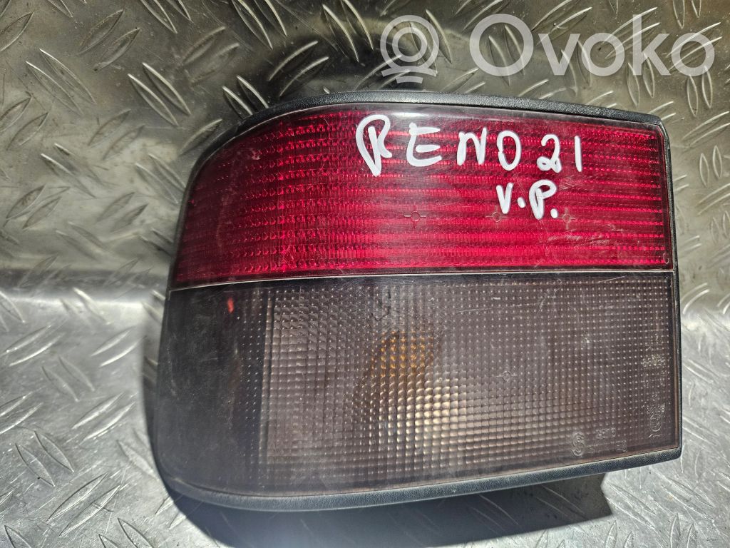Renault 21 Aizmugurējais lukturis virsbūvē 