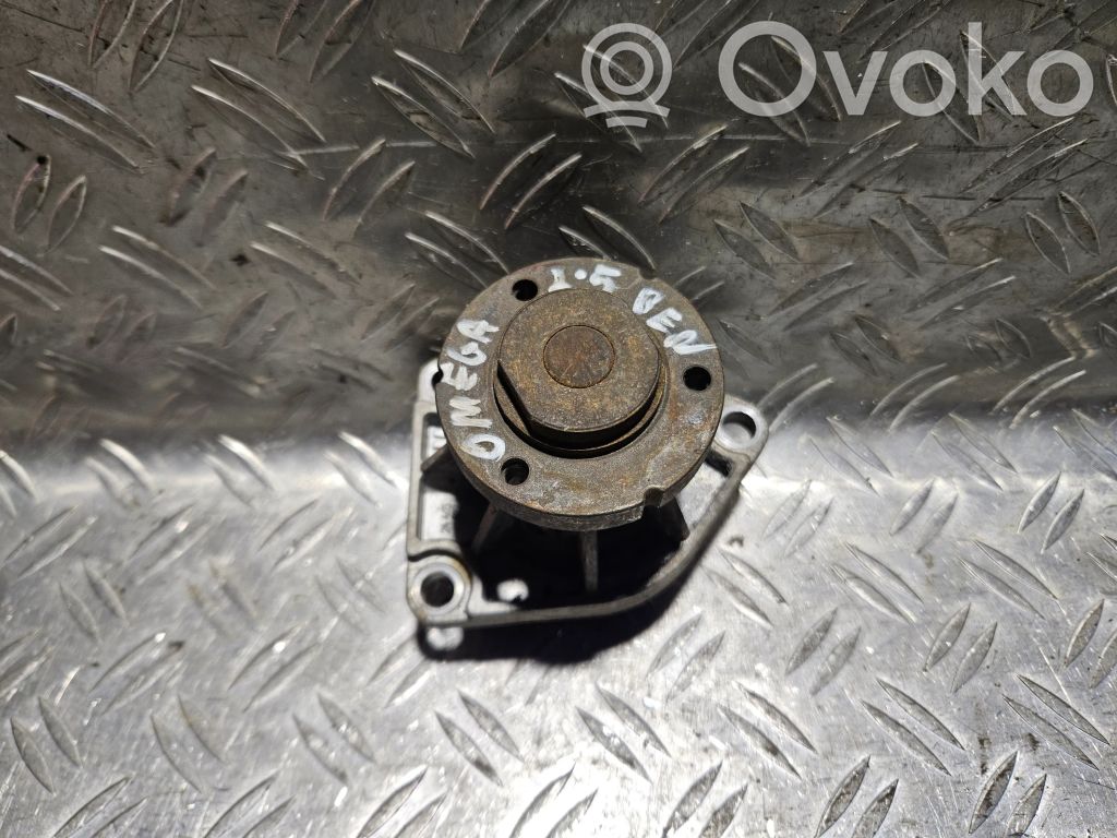 Opel Omega B1 Water pump 