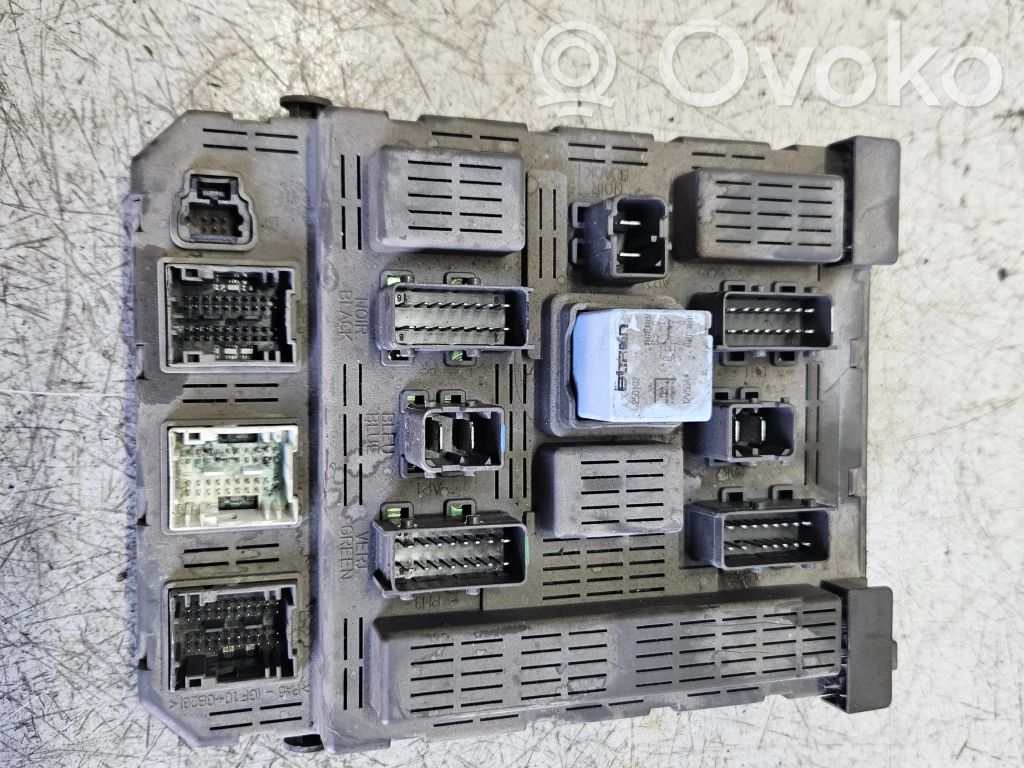 Peugeot 607 Fuse module 